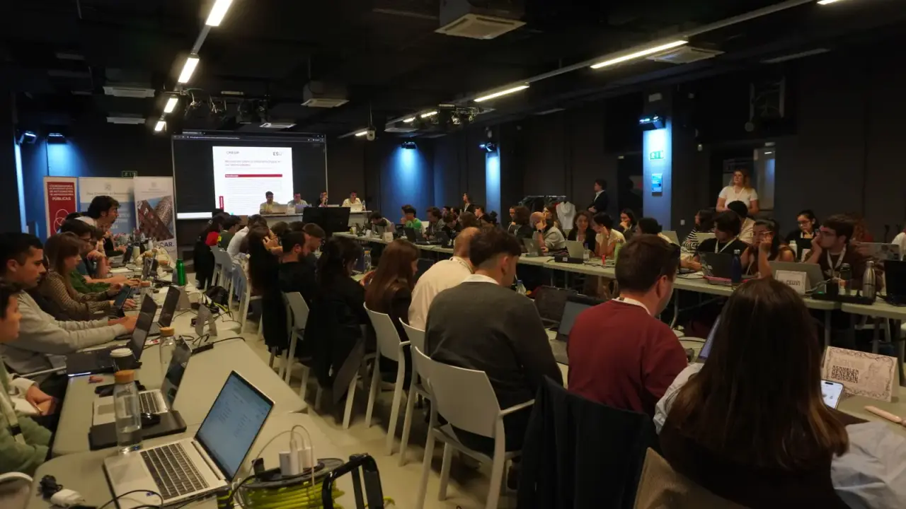 Imagen de la asamblea en mitad de un debate