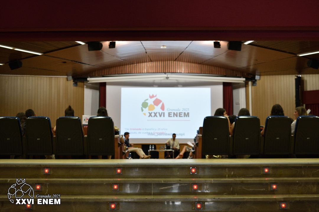 Escenario del XXVI ENEM con butacas de fondo